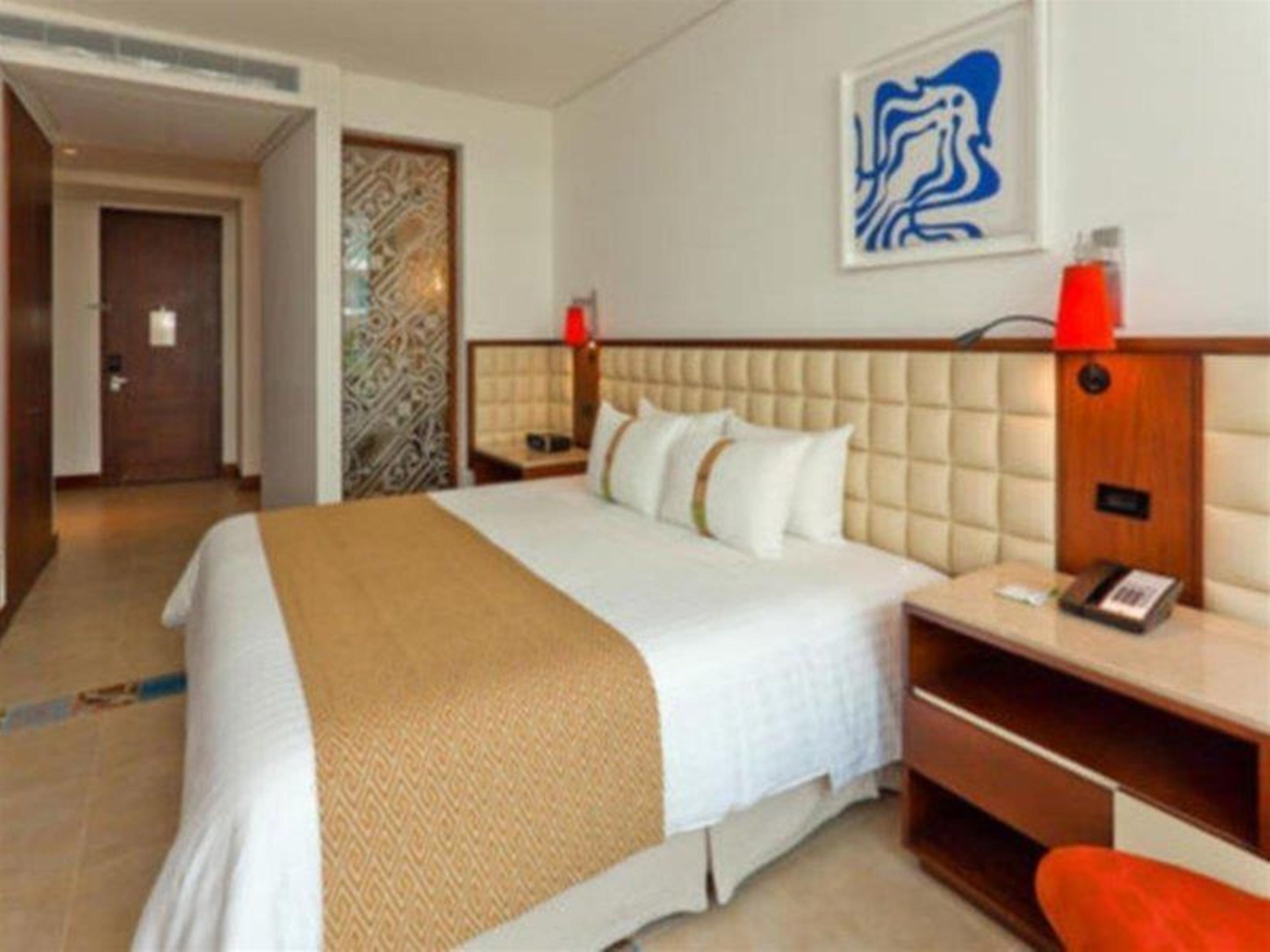 Holiday Inn Cartagena Morros By Ihg Buitenkant foto A bedroom at the hotel