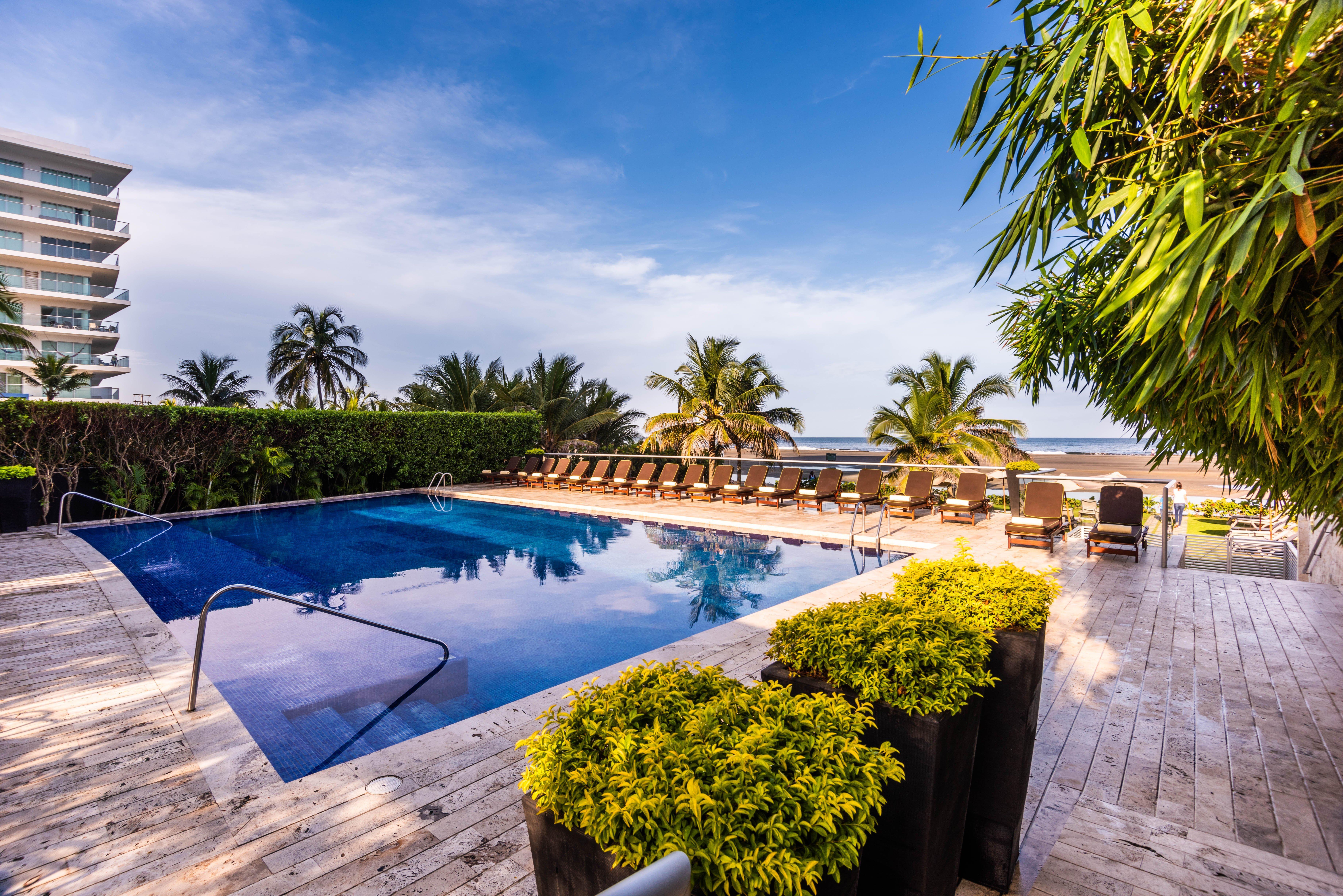 Holiday Inn Cartagena Morros By Ihg Buitenkant foto The swimming pool at the hotel