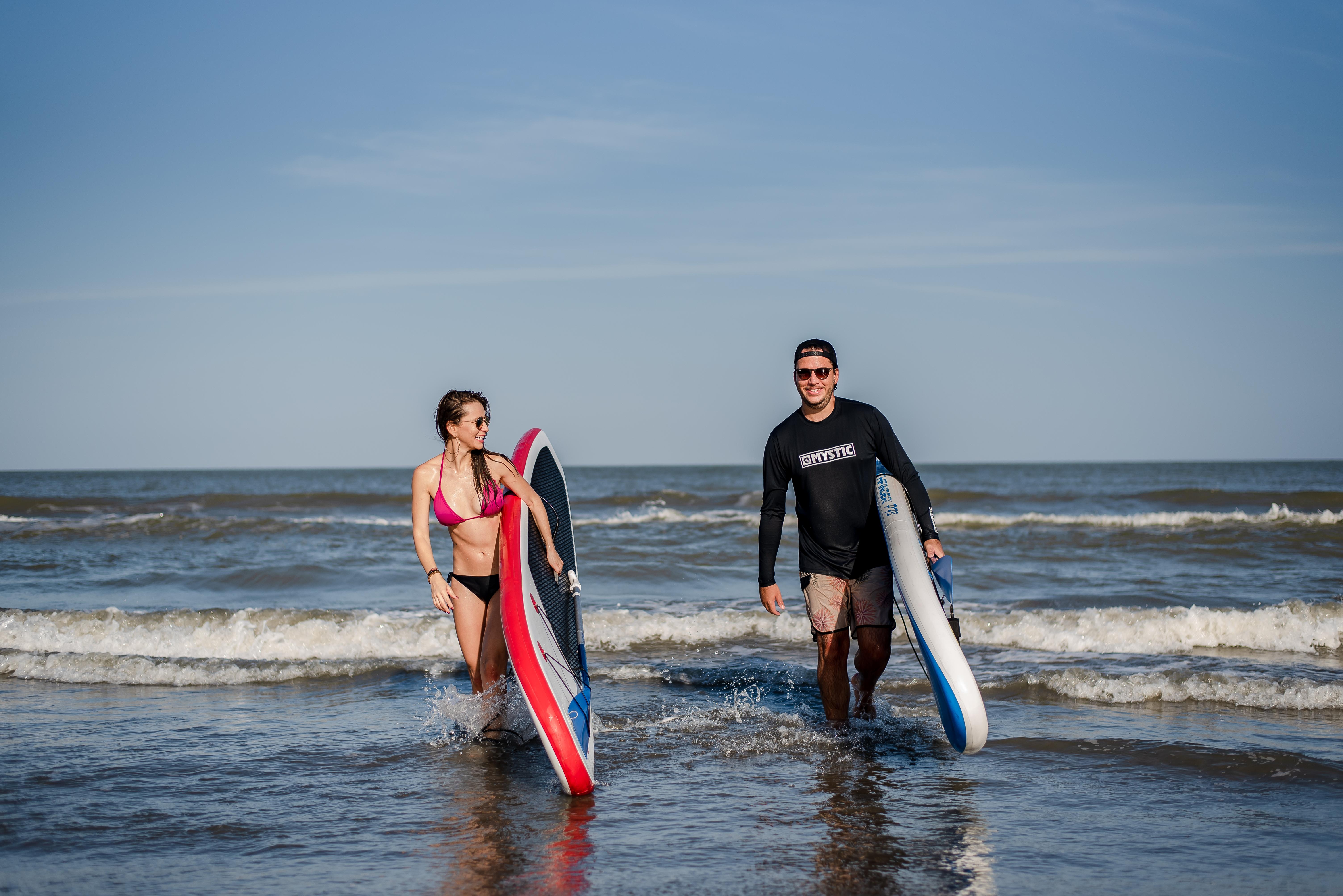 Holiday Inn Cartagena Morros By Ihg Buitenkant foto Surfers at the beach
