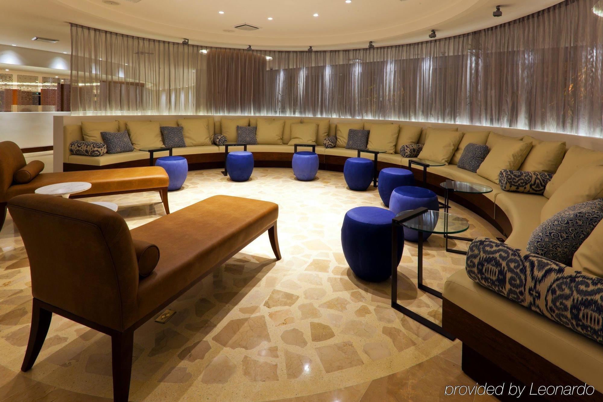 Holiday Inn Cartagena Morros By Ihg Interieur foto The lounge at the airport